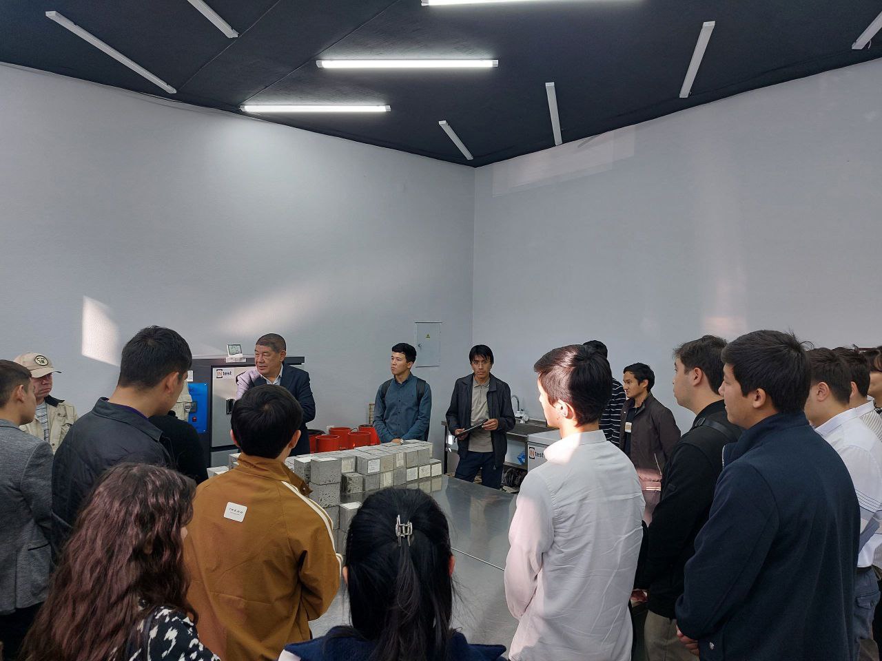 Toshkent arxitektura-qurilish universiteti talabalari “O‘zog‘irsanoatloyiha” institutida laboratoriya mashg‘ulotini o‘tkazdilar